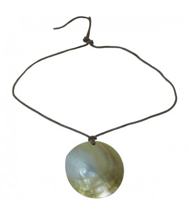 Collier de nacre femme sur cordelette motif coquille diamètre 6.5 cm